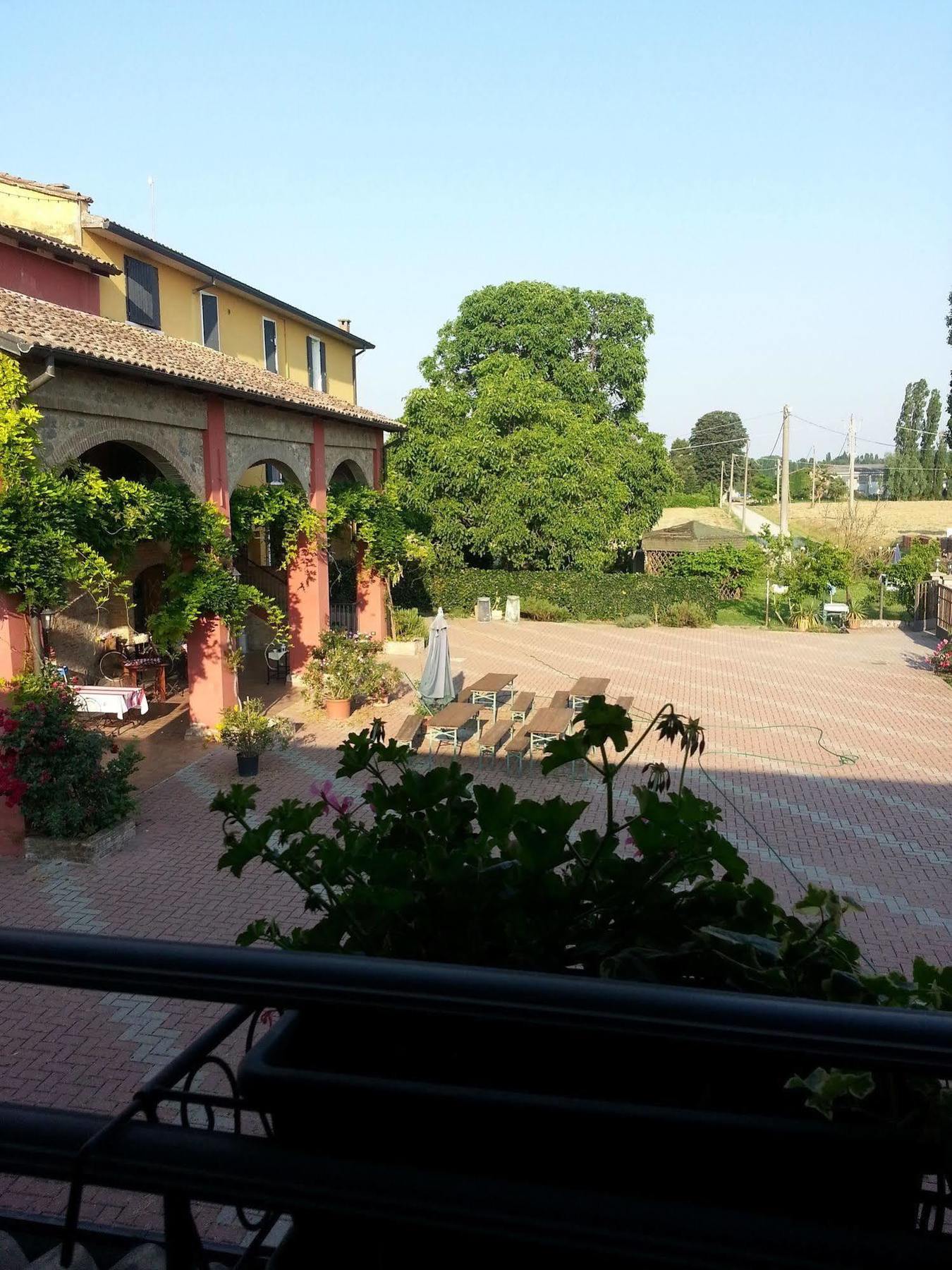 Agriturismo La Fattoria Del Boschetto Fontanellato Exterior photo